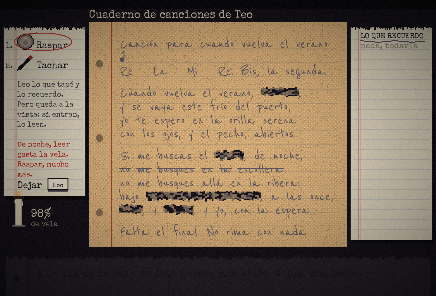 El cuaderno de canciones de Teo a medio raspar, a la luz de la vela.